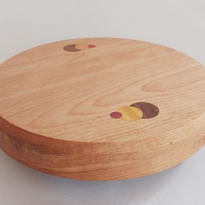 Planche circulaire avec incrustés multicolores